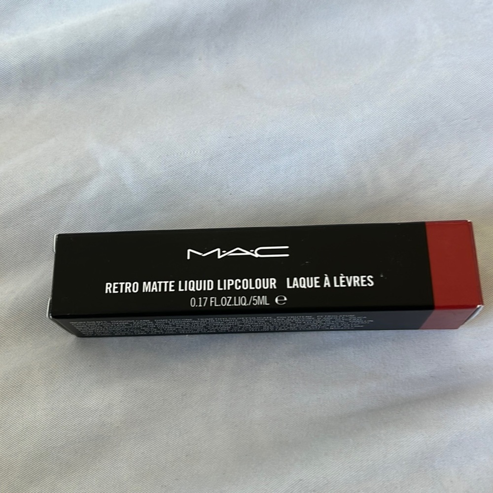 MAC retro Matte Liquid lip color “chili addict” NWT never used
